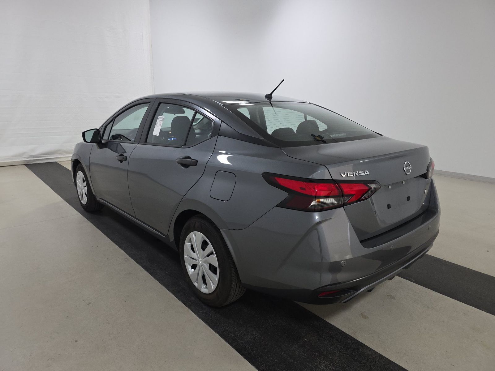 NISSAN VERSA - 7