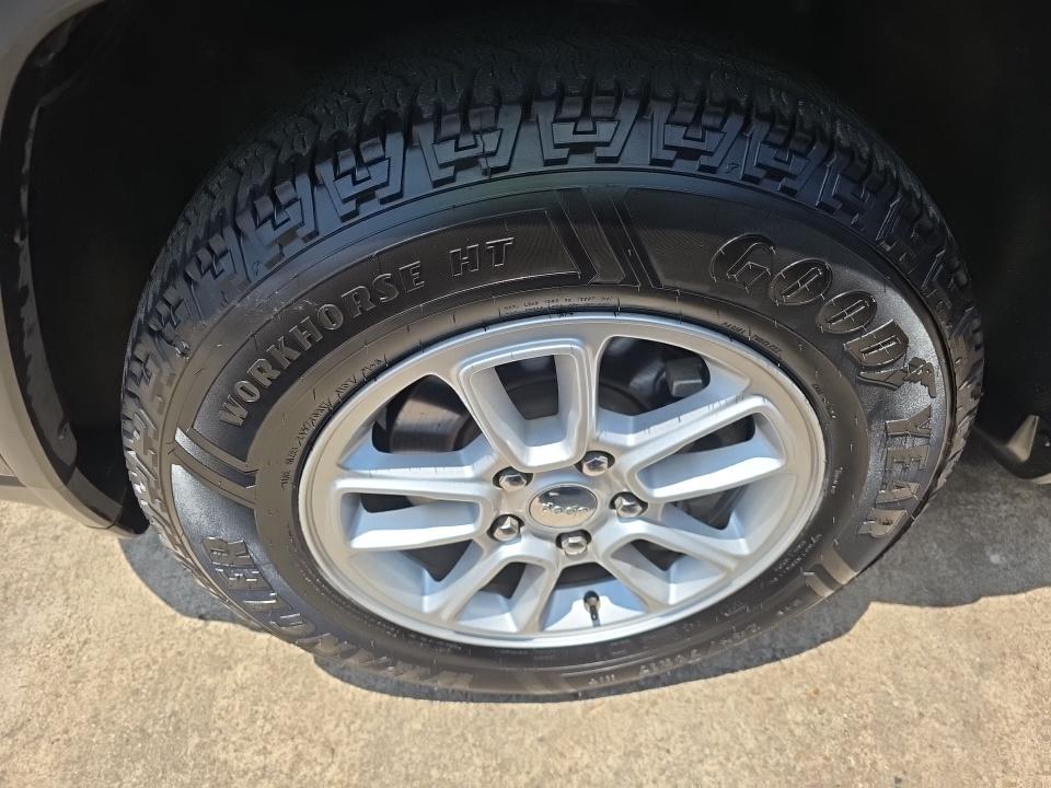 2019 Jeep Grand Cherokee Laredo E Edition AWD