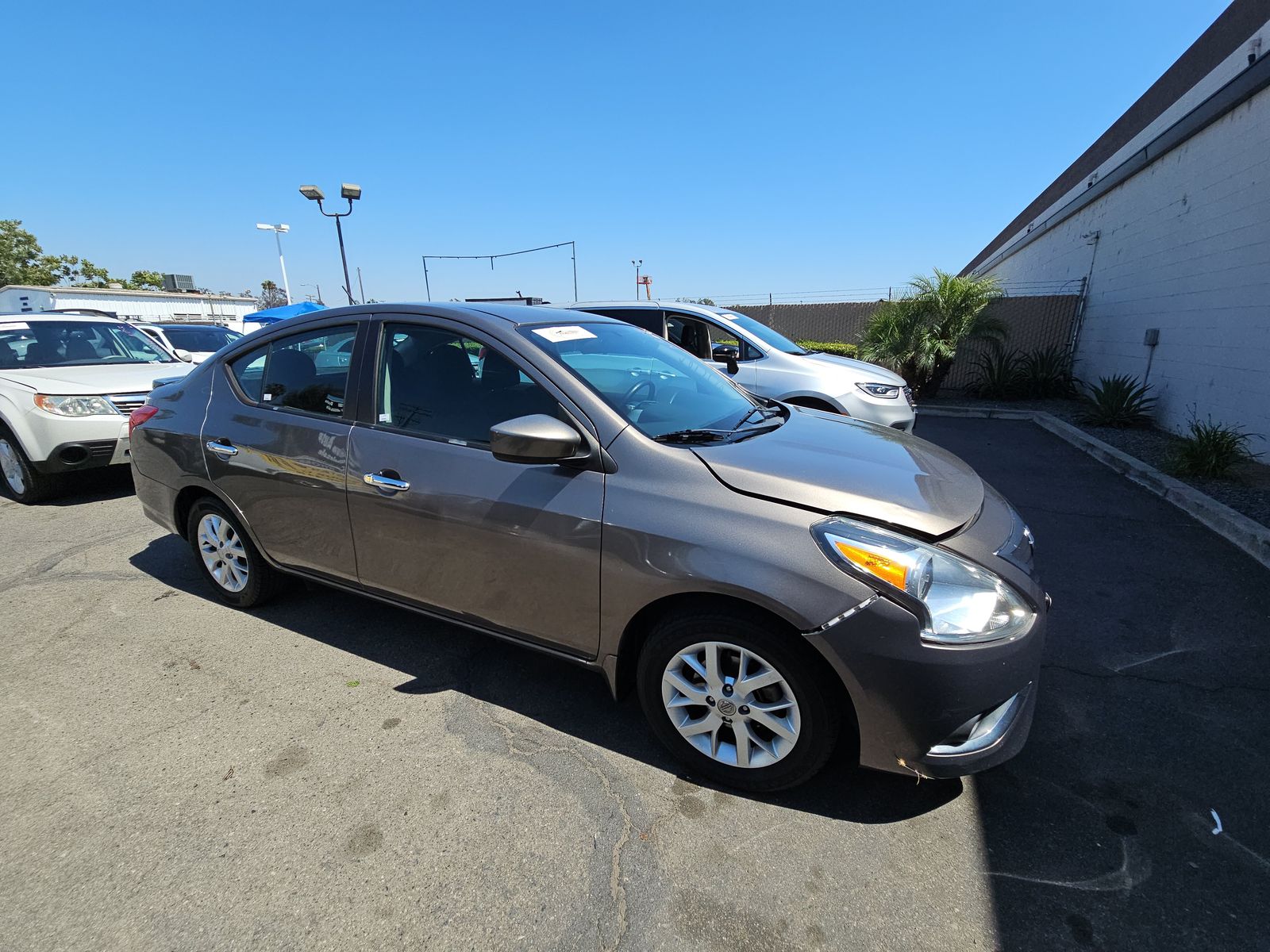NISSAN VERSA - 4