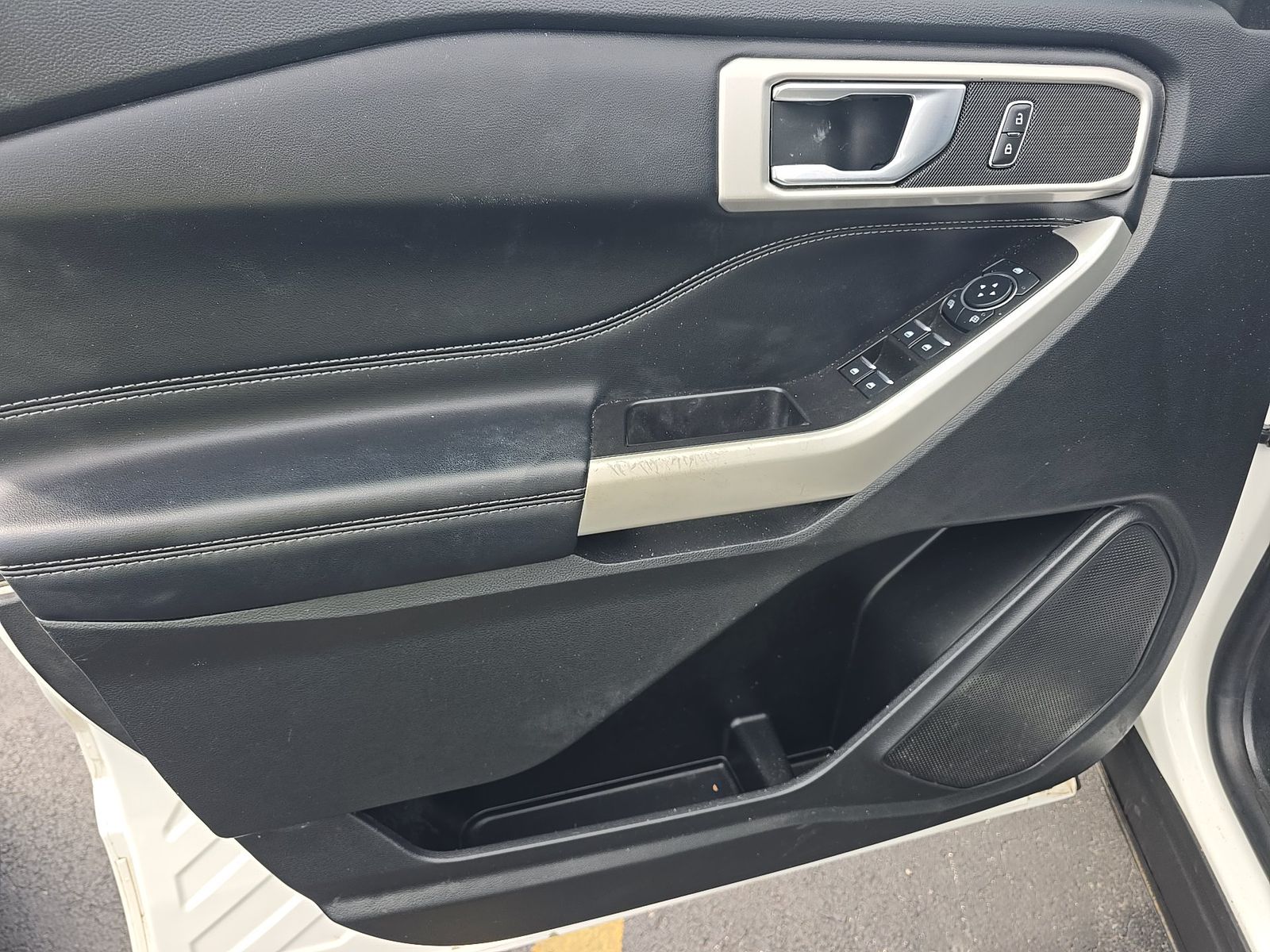 FORD EXPLORER - 10
