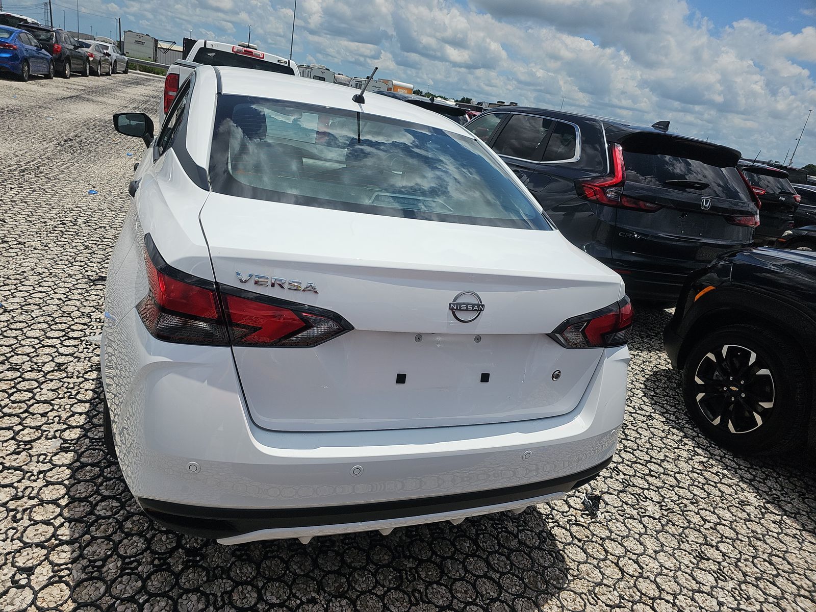 NISSAN VERSA - 6