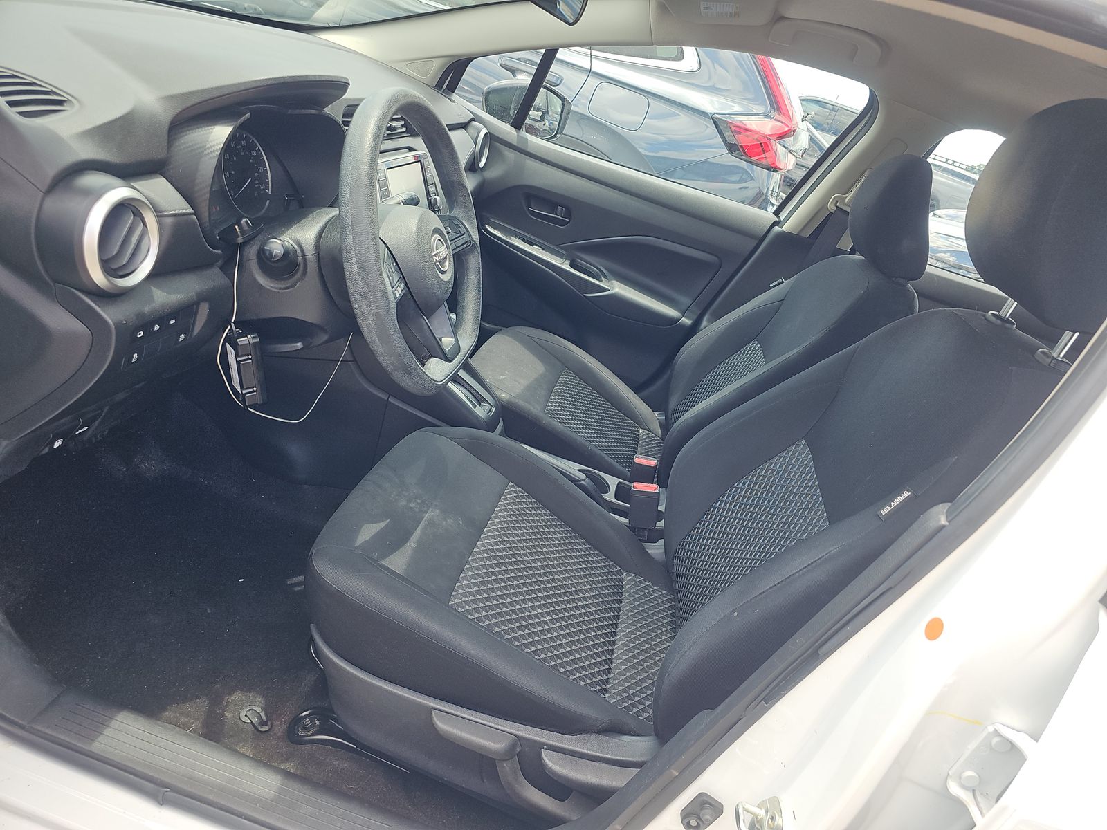 NISSAN VERSA - 8