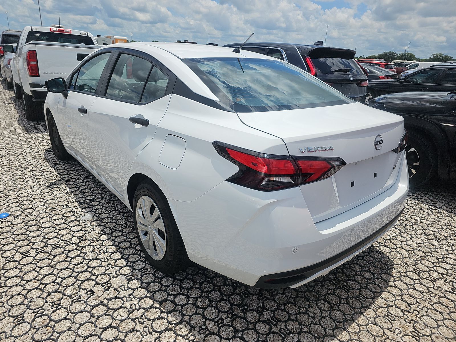 NISSAN VERSA - 7