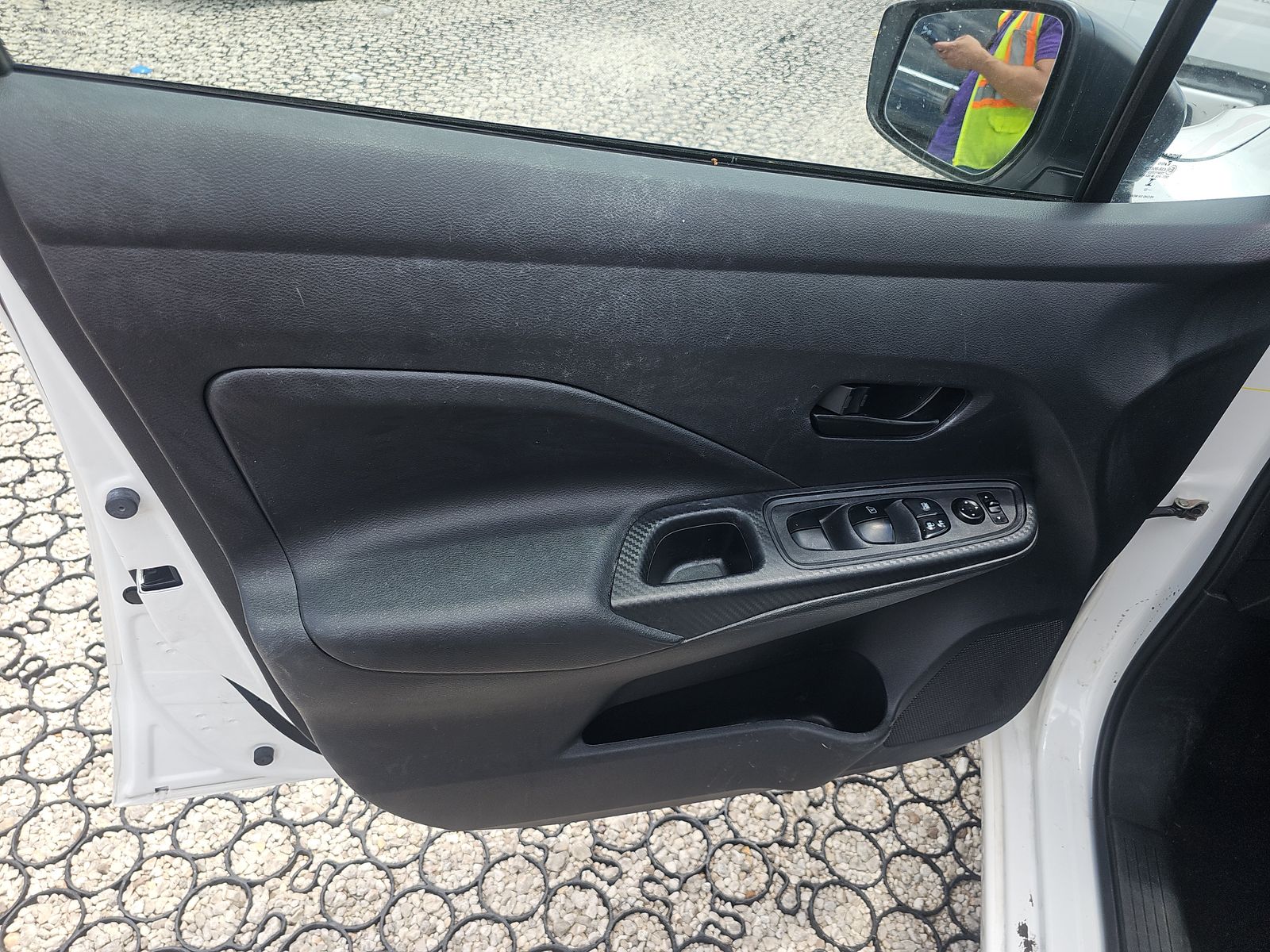 NISSAN VERSA - 10
