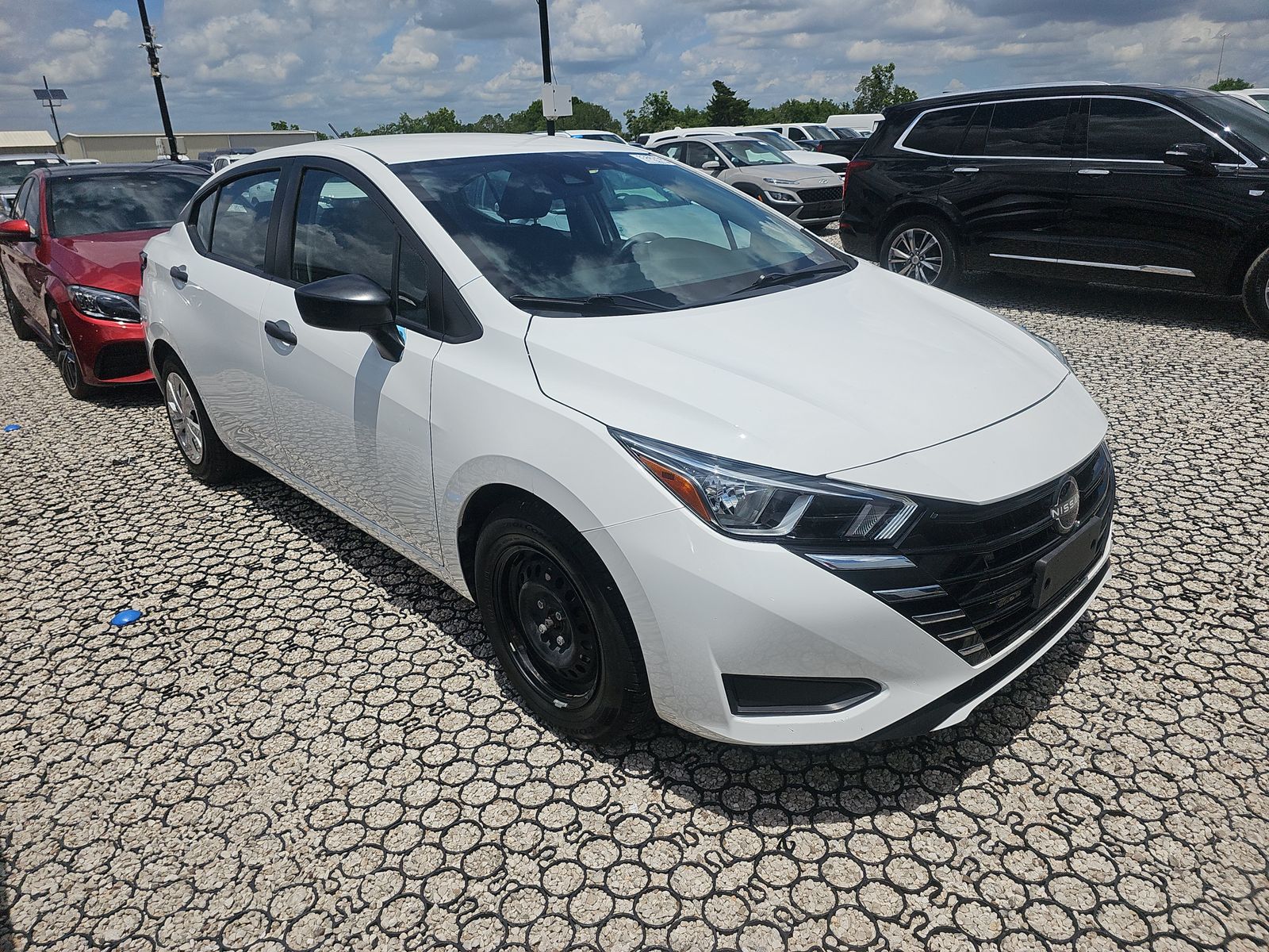 NISSAN VERSA - 4