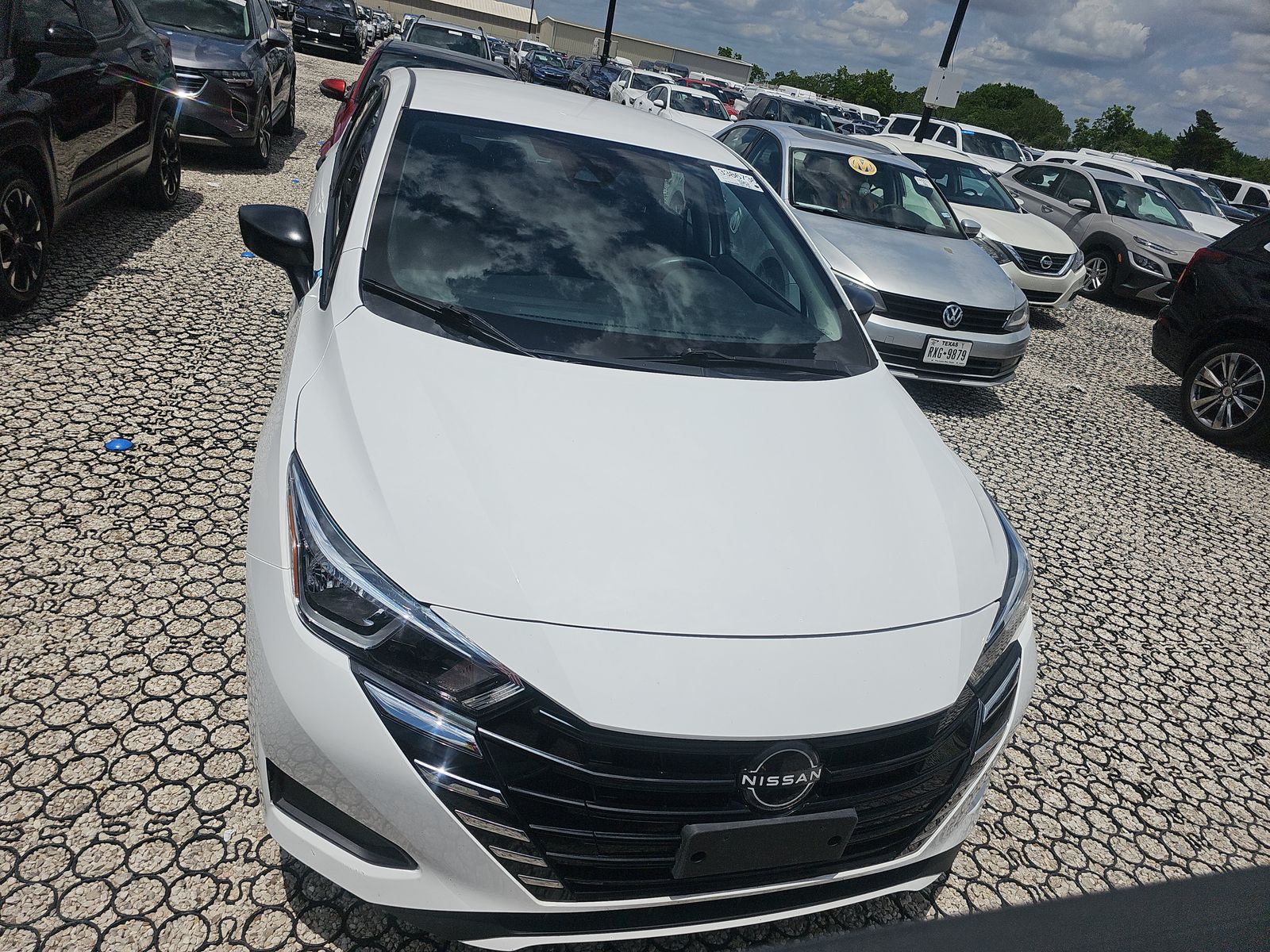 NISSAN VERSA - 3
