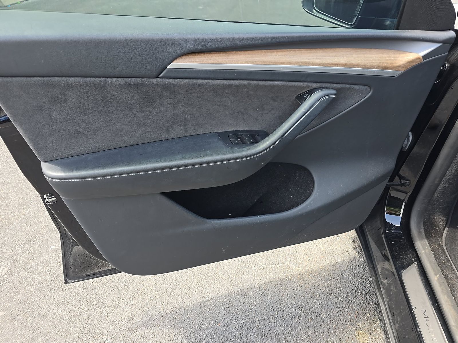 TESLA MODEL Y - 10