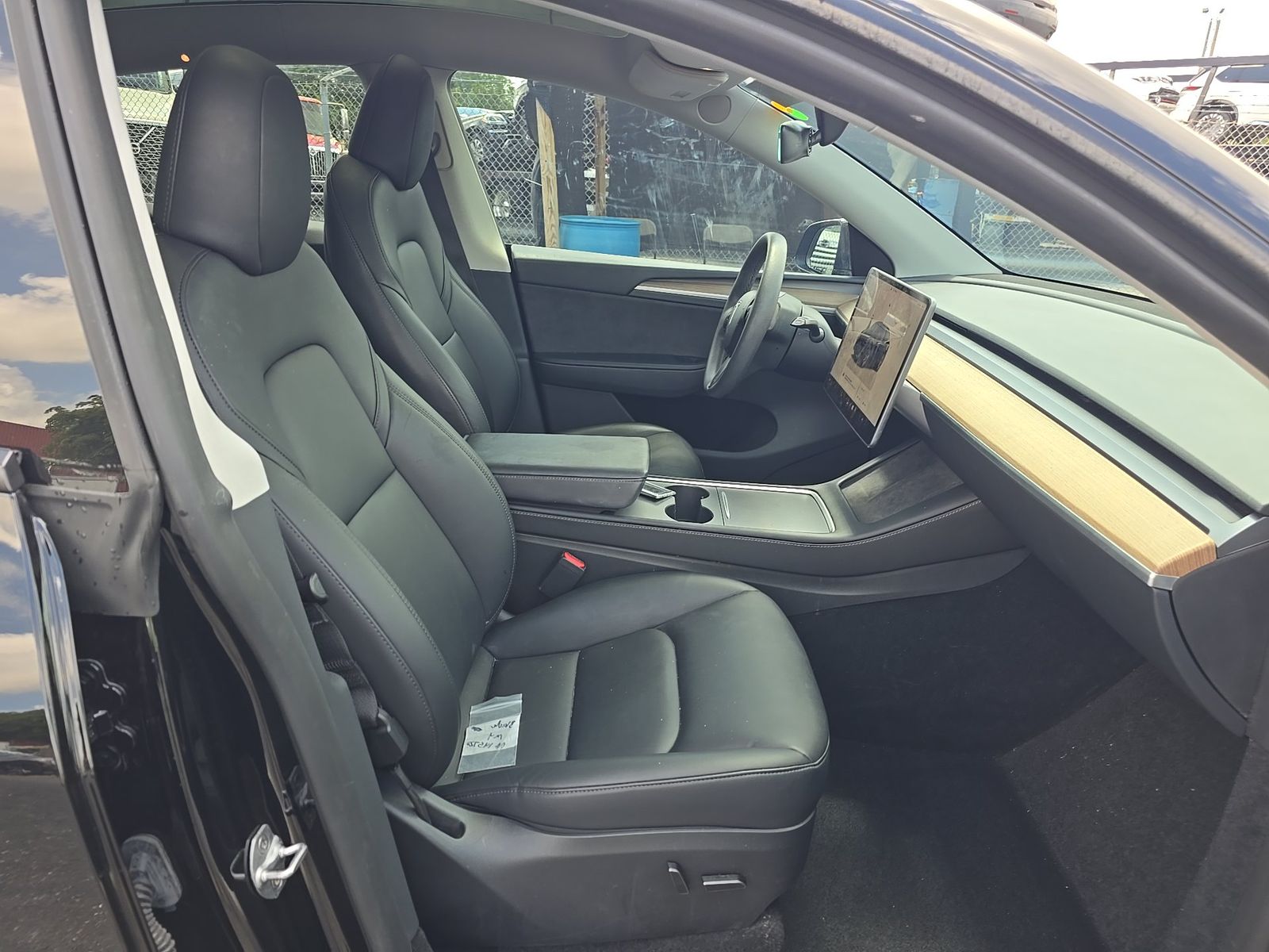TESLA MODEL Y - 9