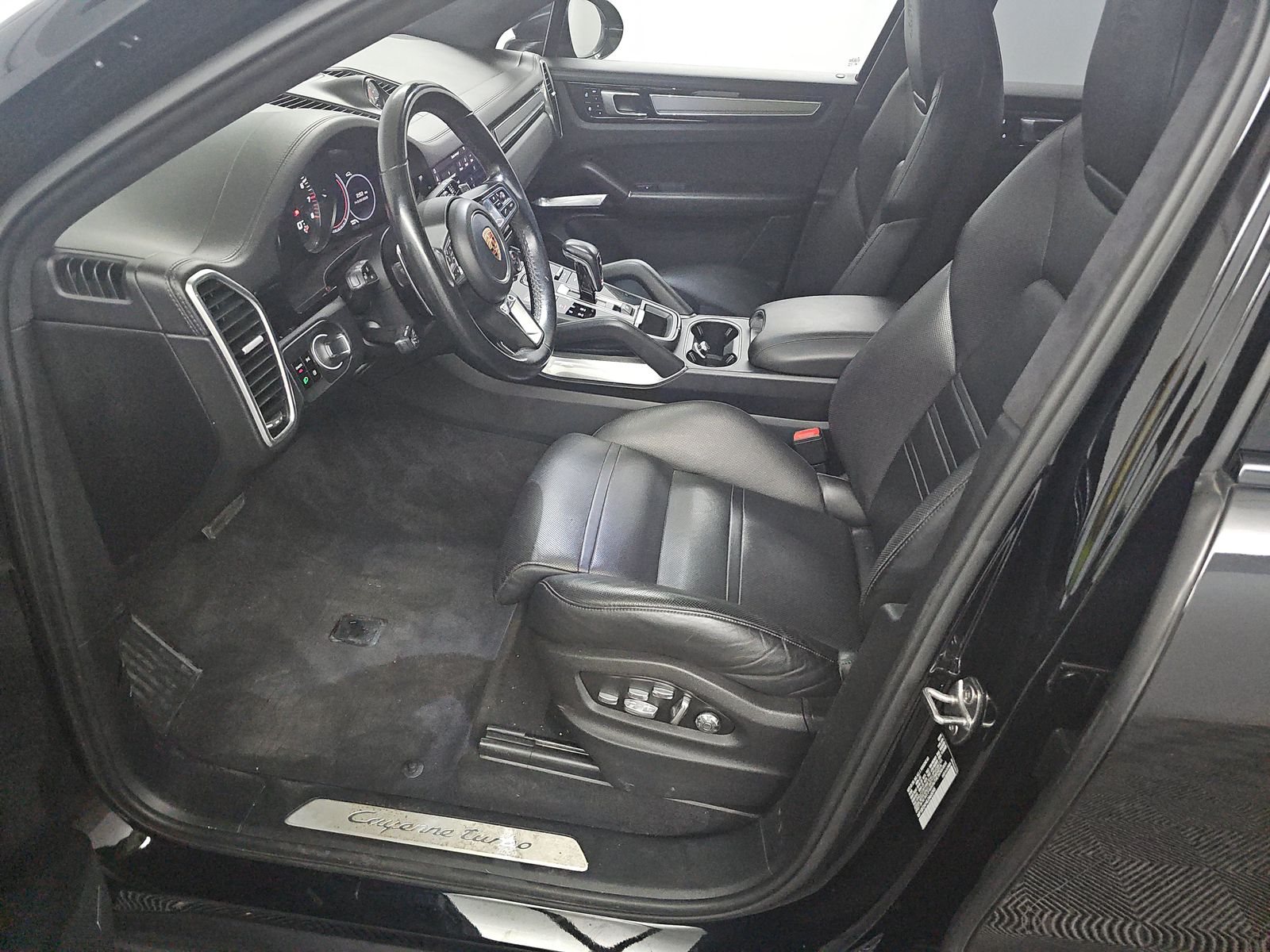 PORSCHE CAYENNE - 8