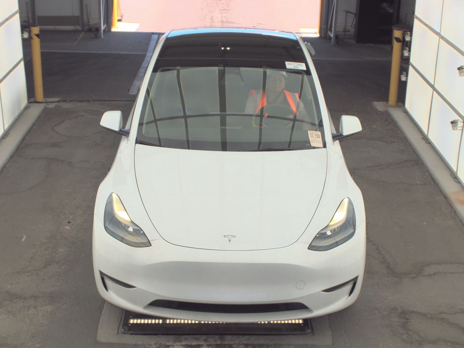 TESLA MODEL Y - 3