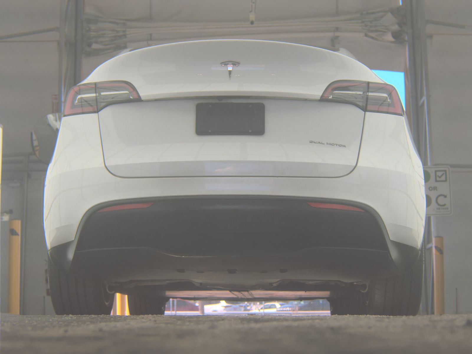 TESLA MODEL Y - 8