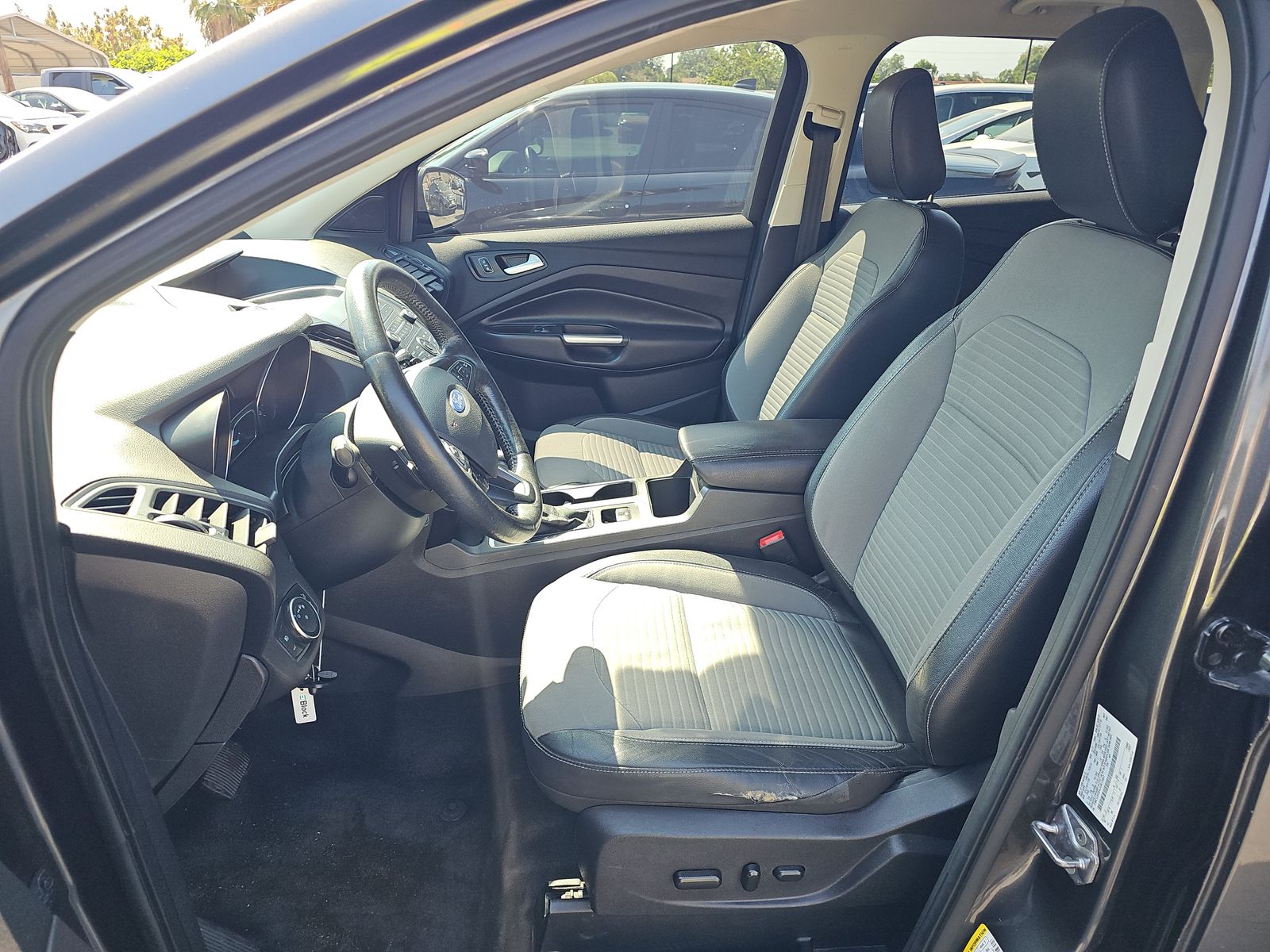 FORD ESCAPE - 8