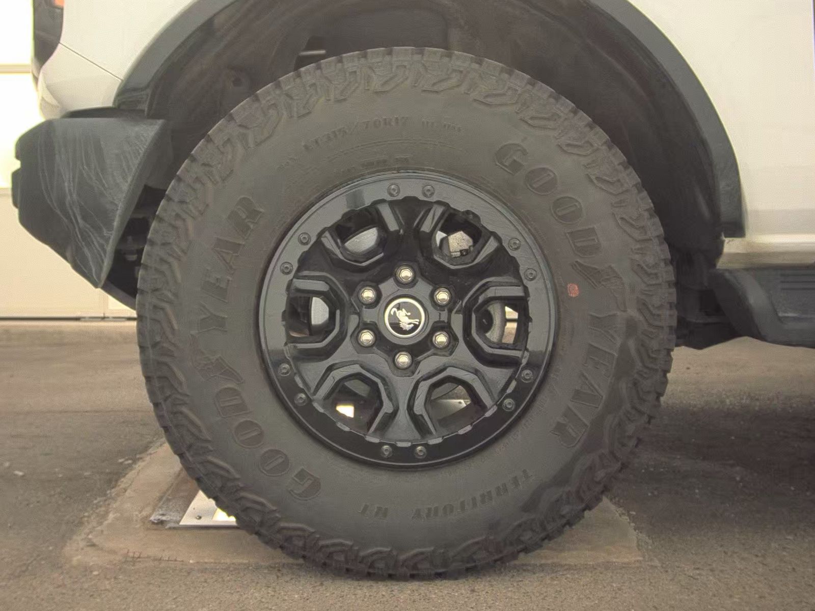 FORD BRONCO - 10