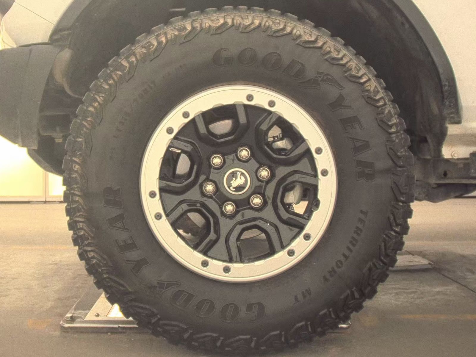 FORD BRONCO - 10