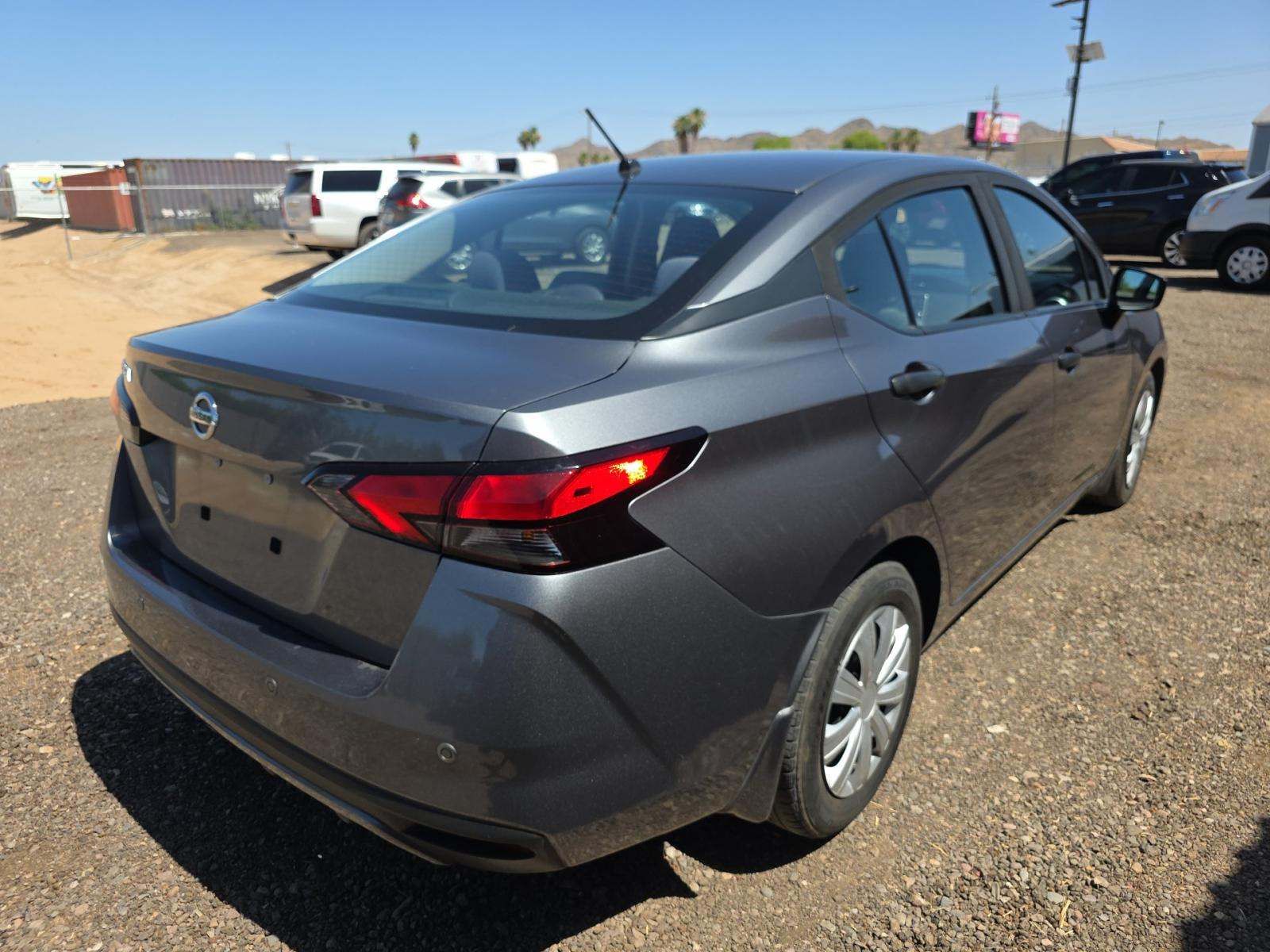 NISSAN VERSA - 3
