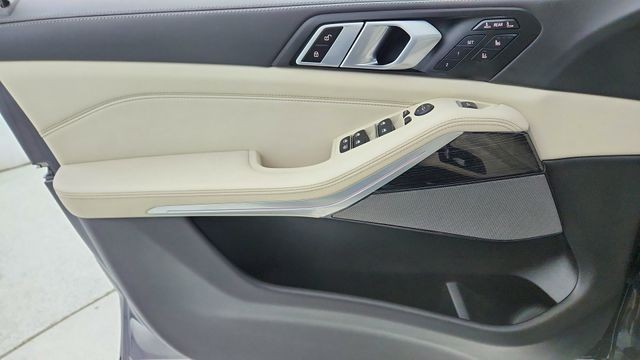 2026 BMW X7 M60i AWD