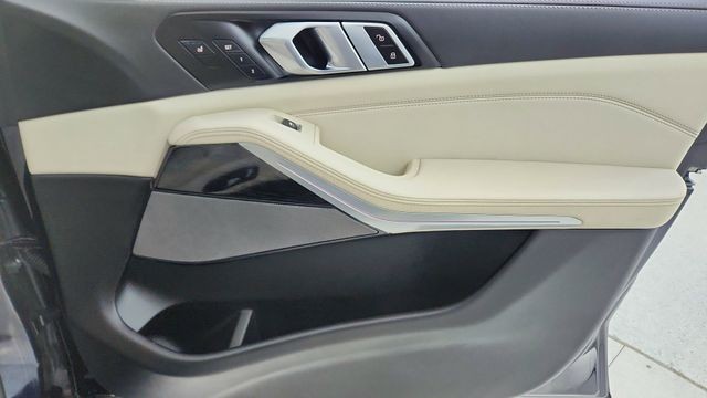 2026 BMW X7 M60i AWD