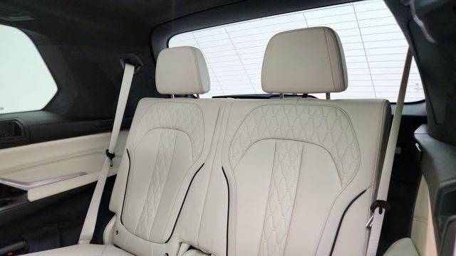2026 BMW X7 M60i AWD