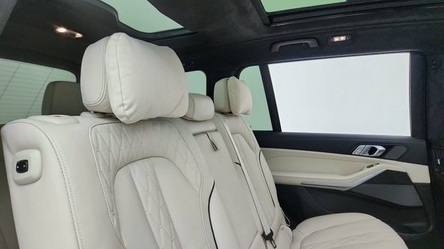 2026 BMW X7 M60i AWD