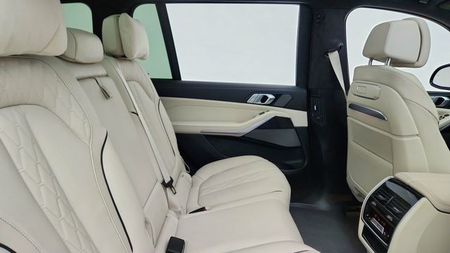 2026 BMW X7 M60i AWD