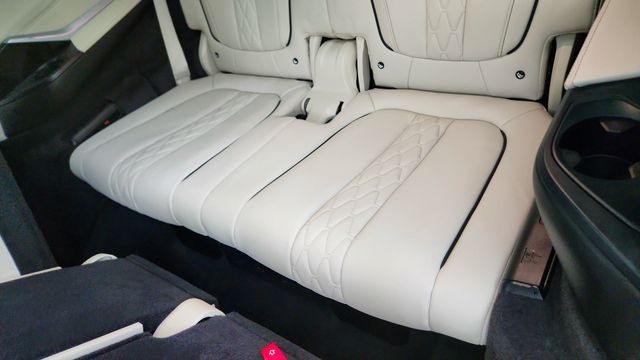 2026 BMW X7 M60i AWD