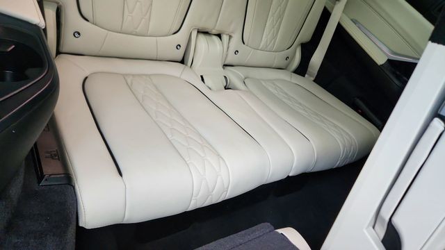 2026 BMW X7 M60i AWD
