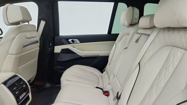 2026 BMW X7 M60i AWD