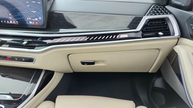 2026 BMW X7 M60i AWD