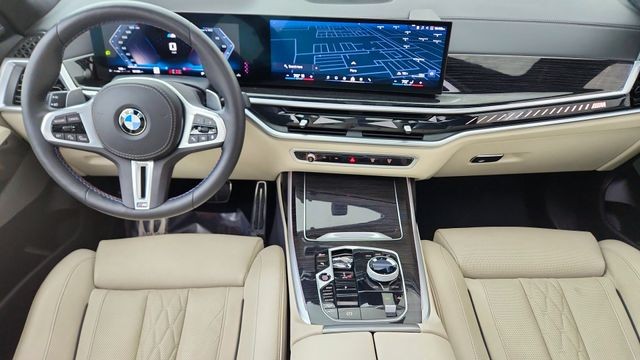 2026 BMW X7 M60i AWD