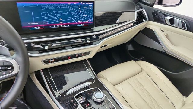 2026 BMW X7 M60i AWD