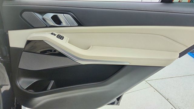 2026 BMW X7 M60i AWD
