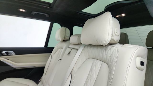 2026 BMW X7 M60i AWD