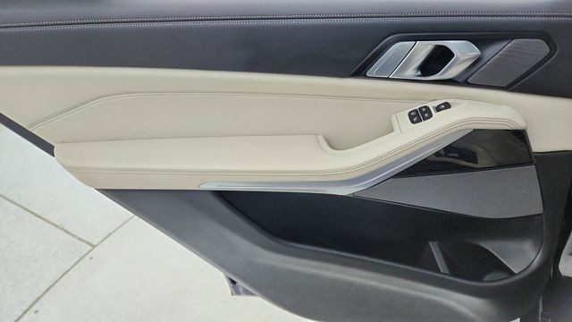 2026 BMW X7 M60i AWD