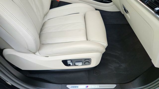 2026 BMW X7 M60i AWD