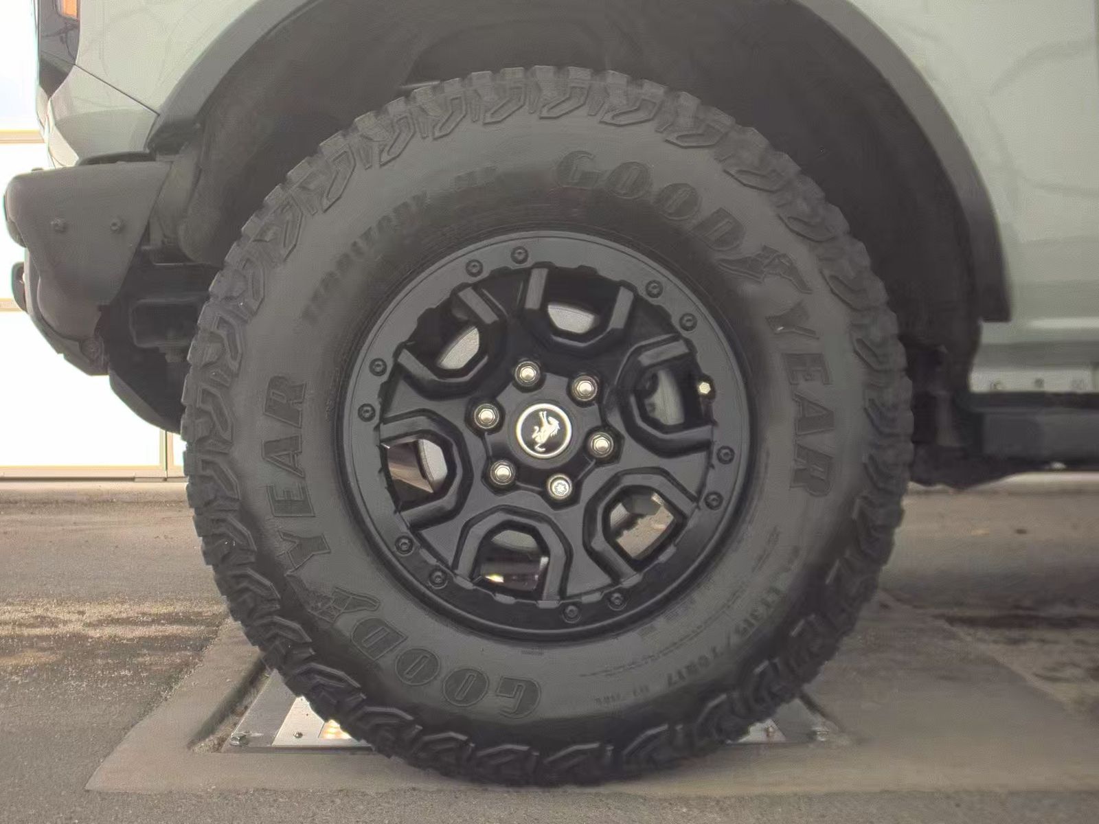 FORD BRONCO - 10