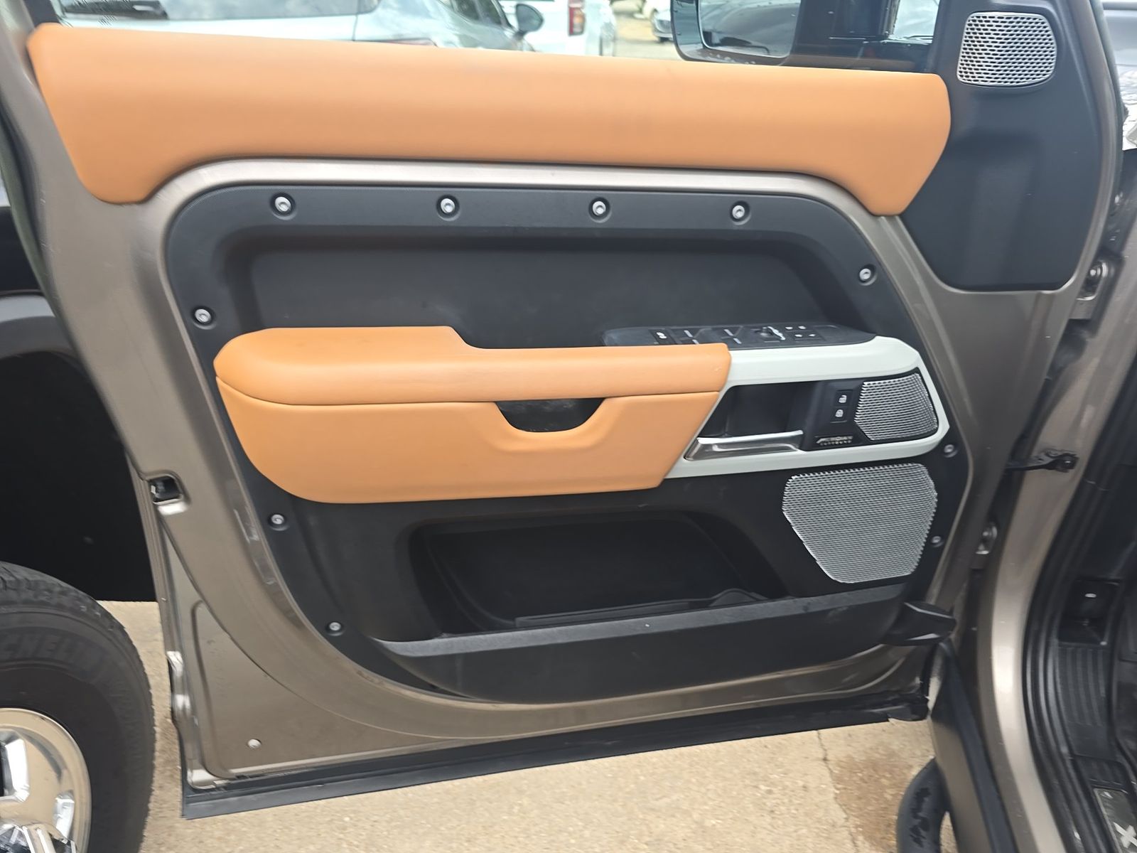 2023 Land Rover Defender 130 X-Dynamic SE AWD