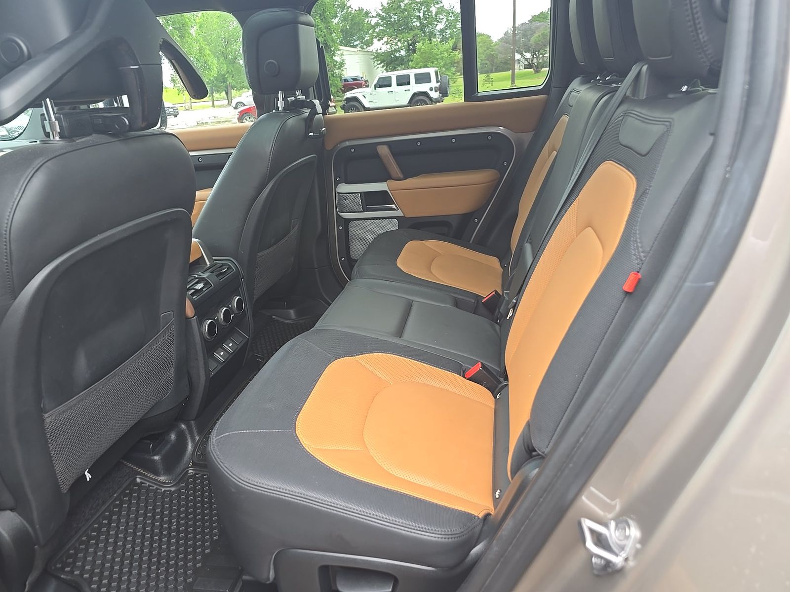 2023 Land Rover Defender 130 X-Dynamic SE AWD