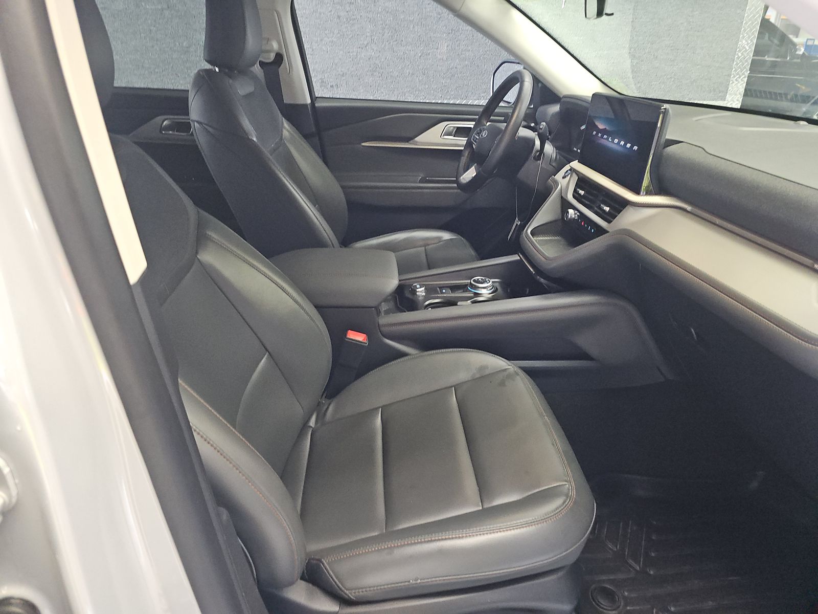 FORD EXPLORER - 9