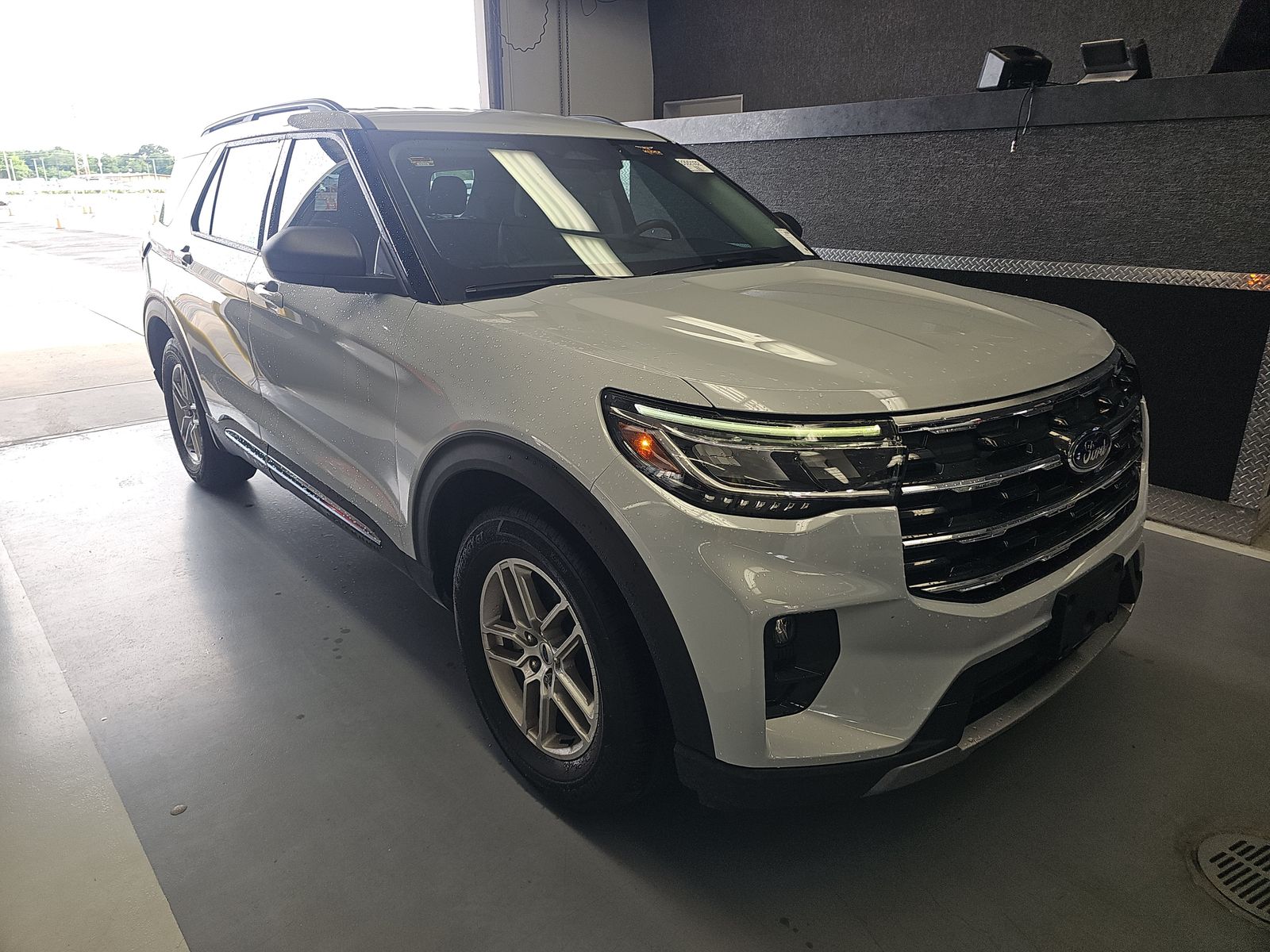 FORD EXPLORER - 4