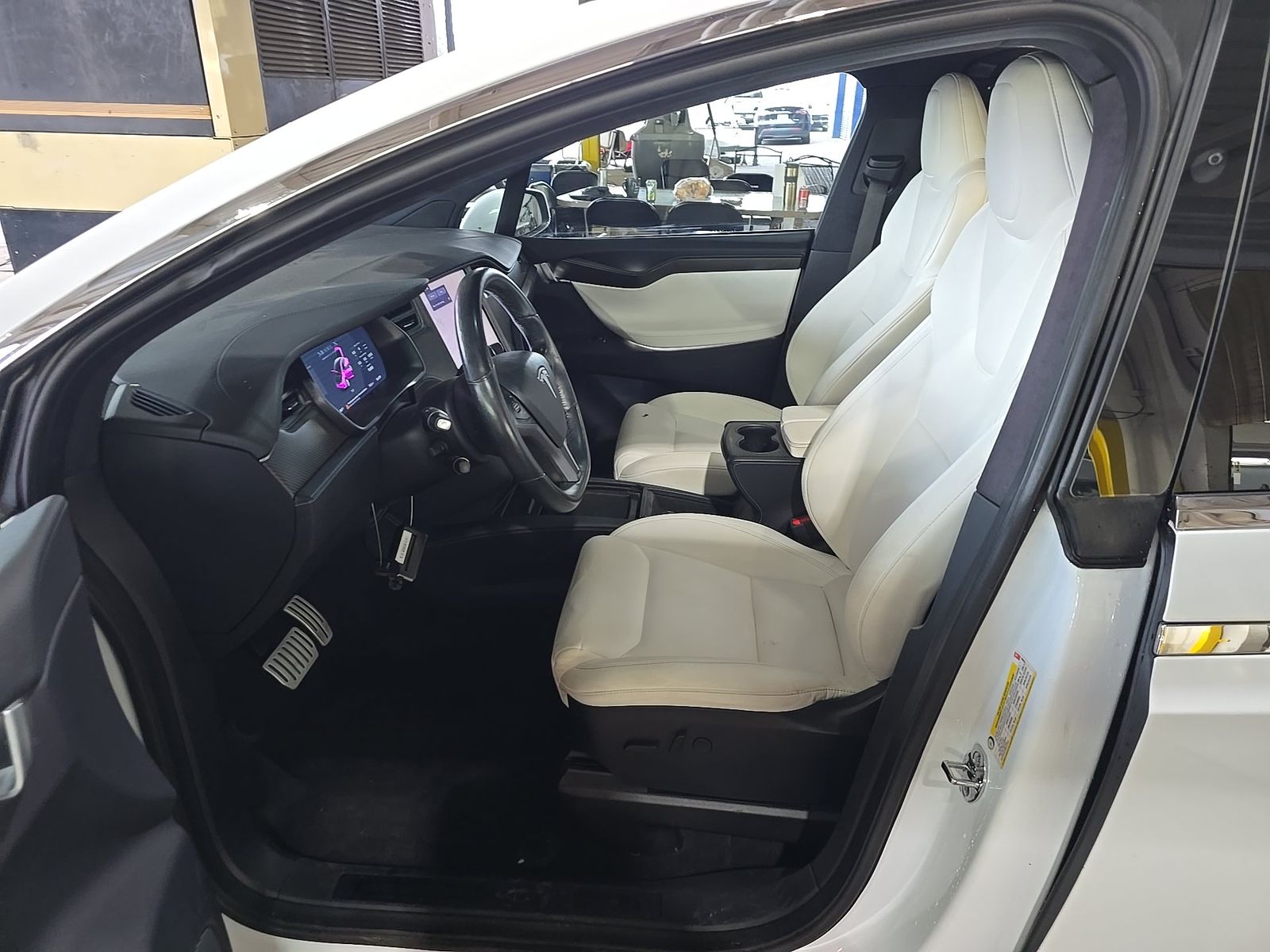 TESLA MODEL X - 8