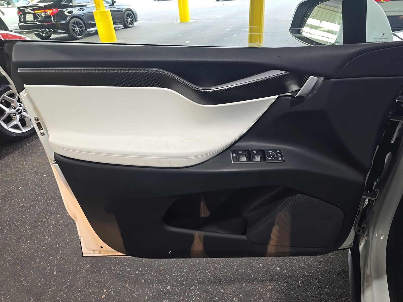TESLA MODEL X - 10