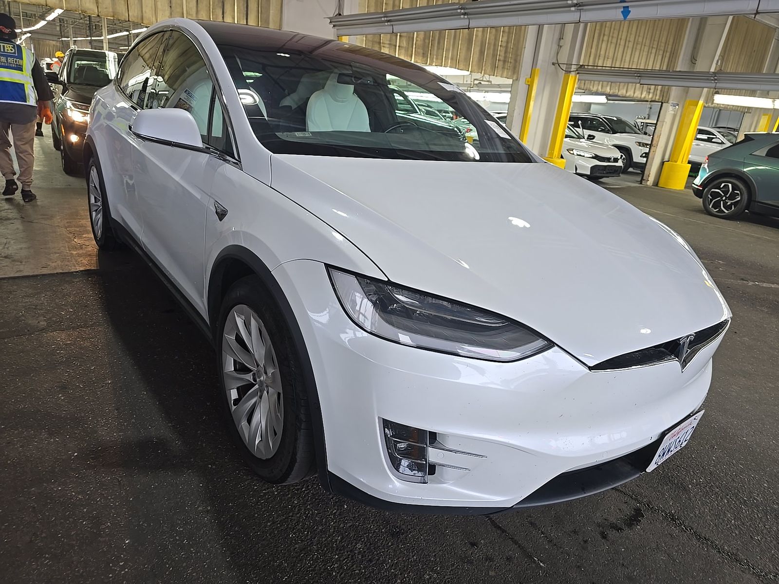 TESLA MODEL X - 4