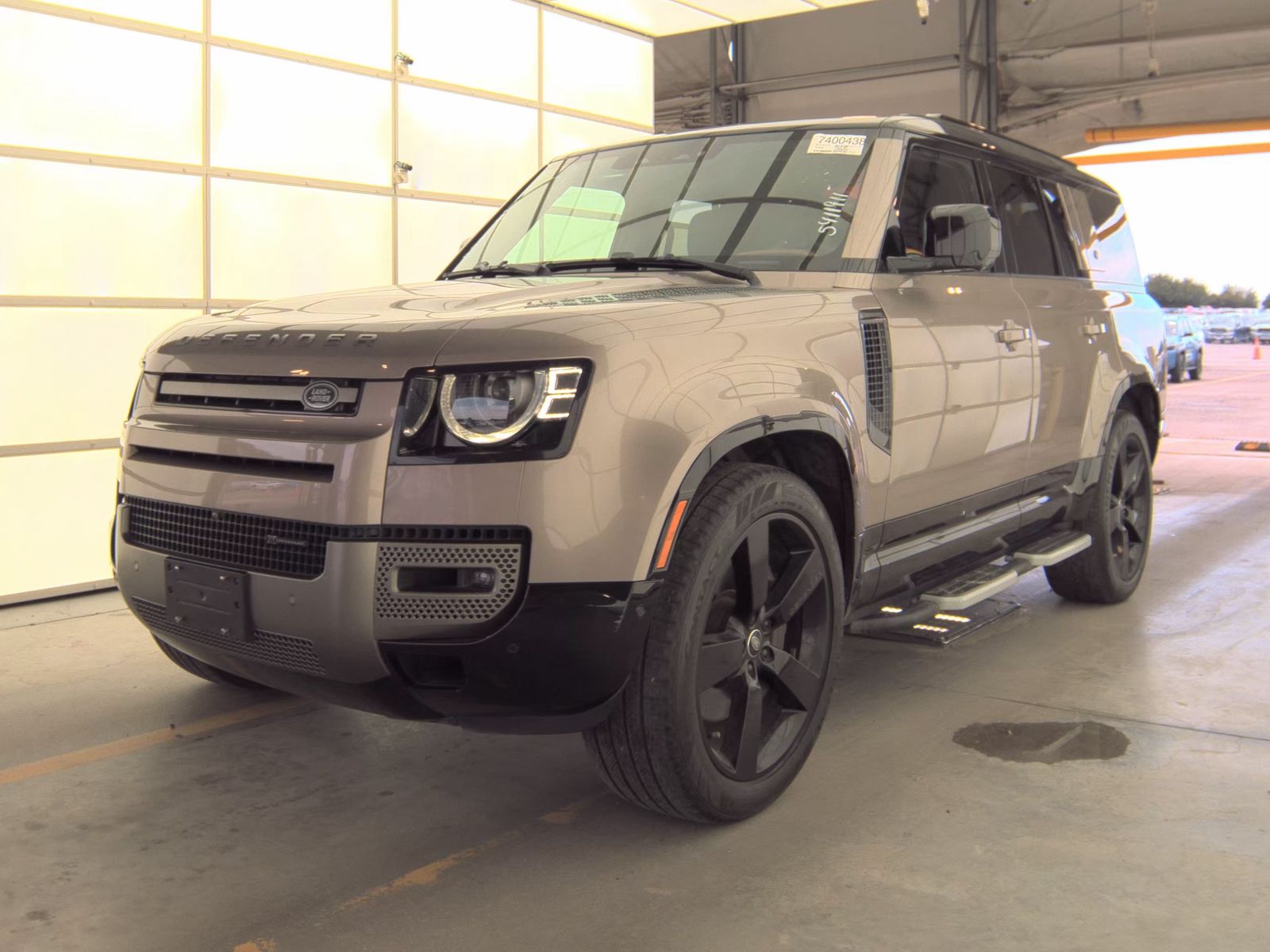 2023 Land Rover Defender 130 X-Dynamic SE AWD