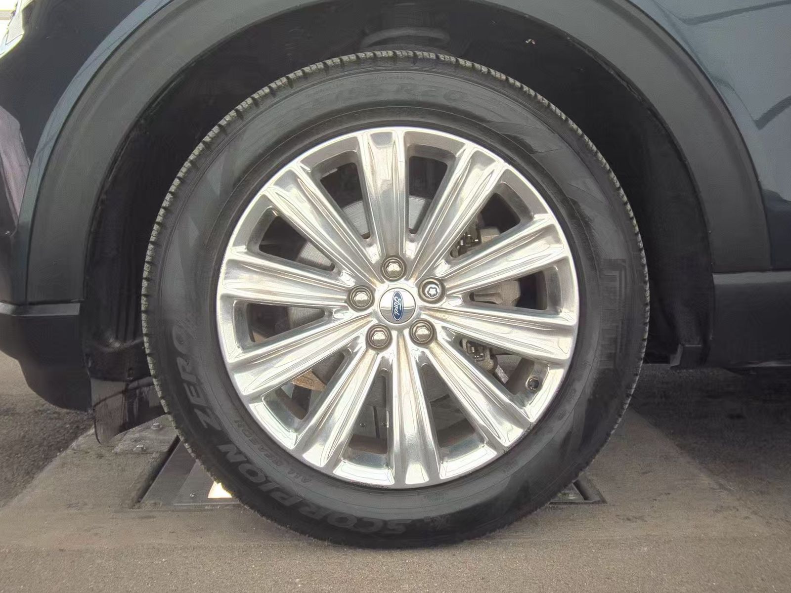 FORD EXPLORER - 10