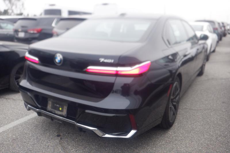 2024 BMW 7 Series 740i RWD
