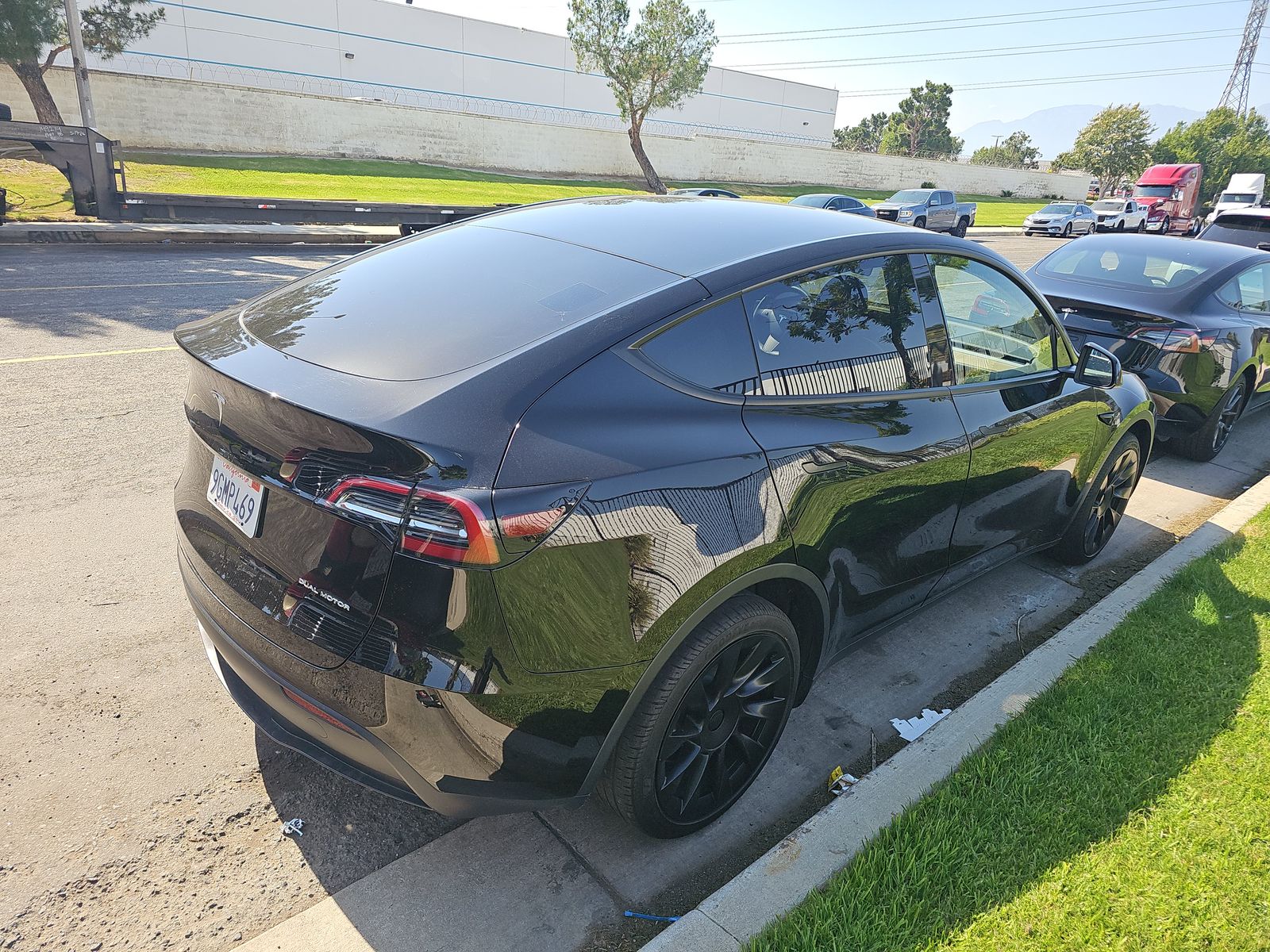 TESLA MODEL Y - 5