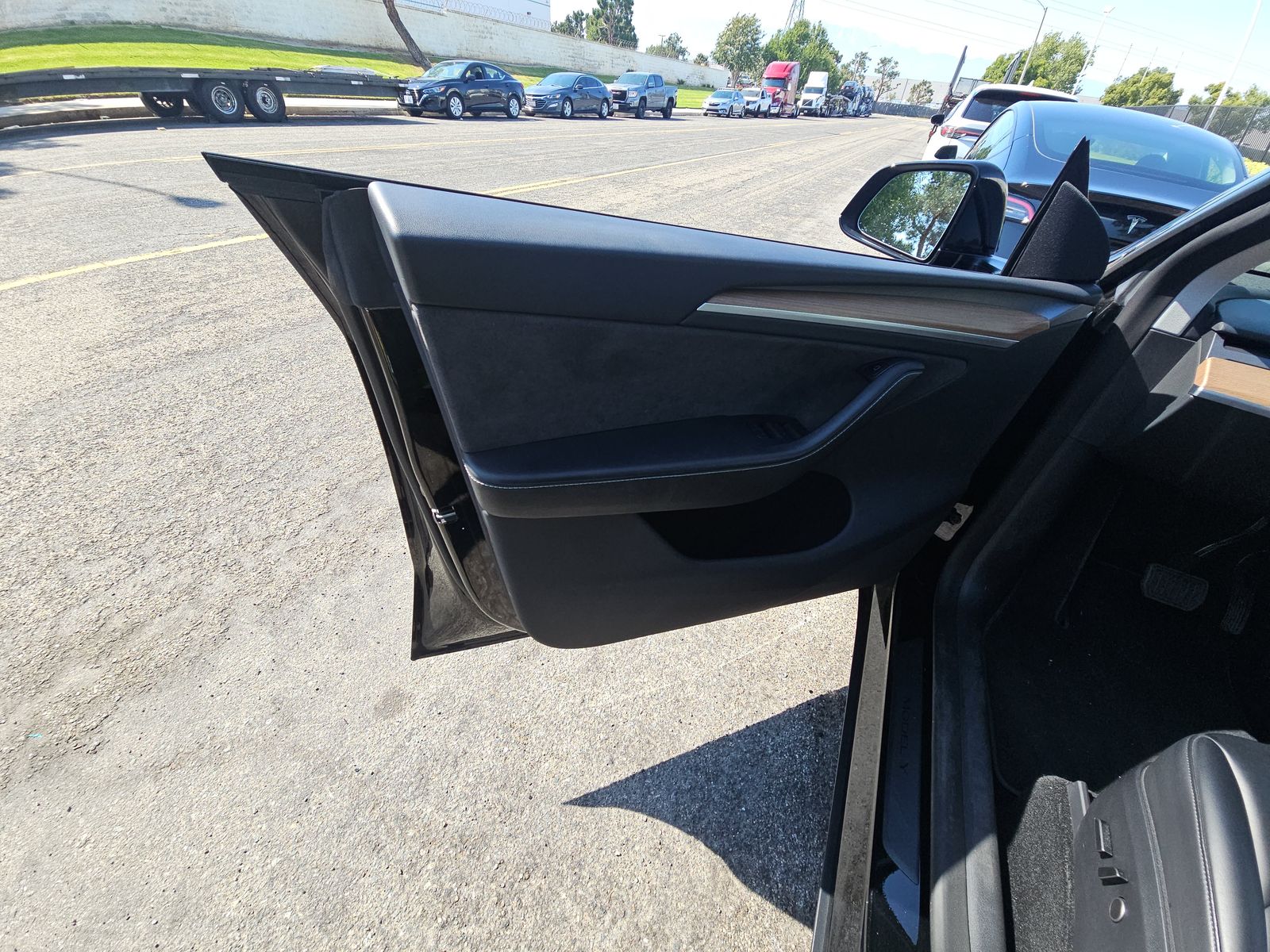 TESLA MODEL Y - 10
