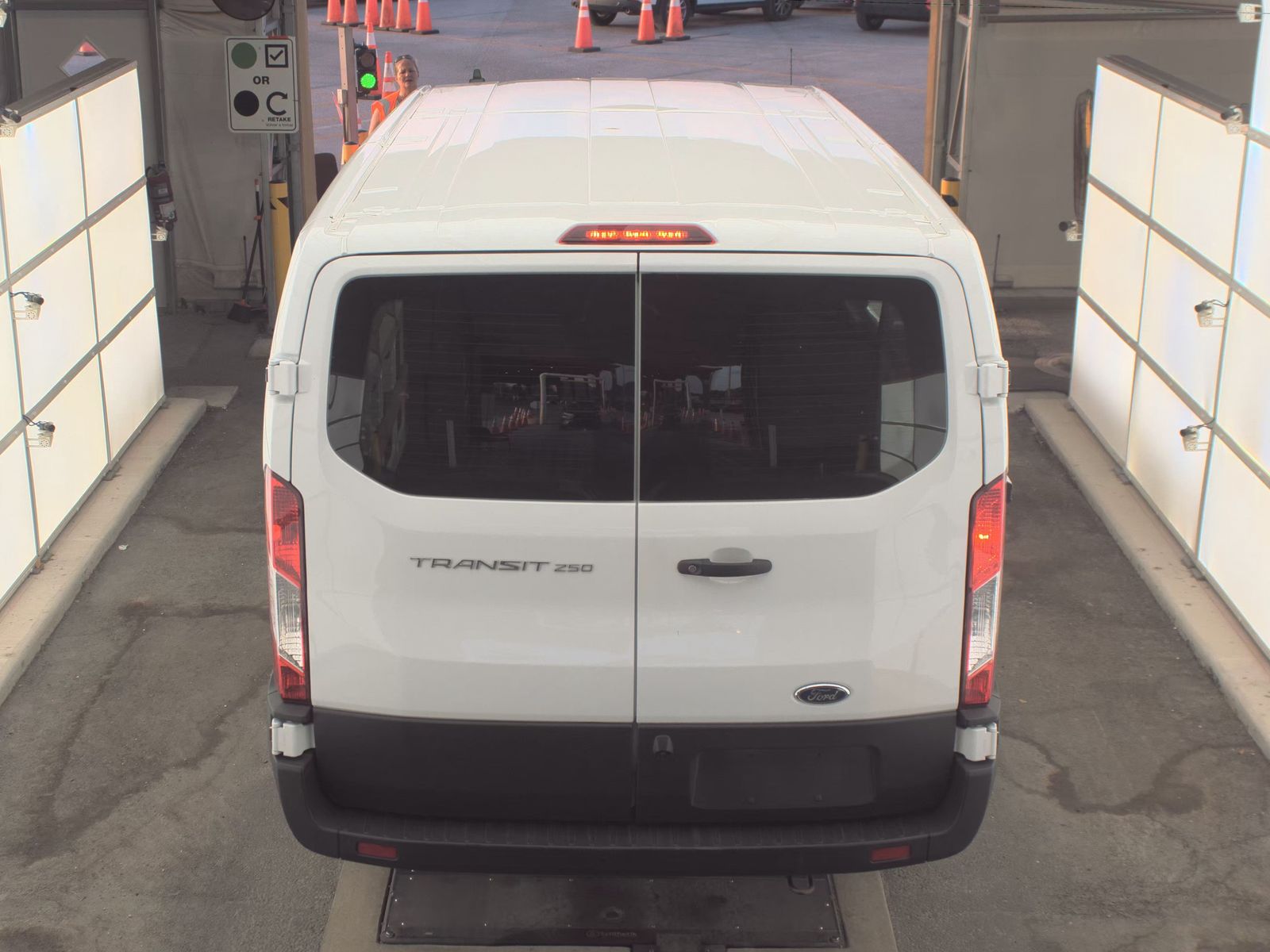 FORD TRANSIT 250 - 6