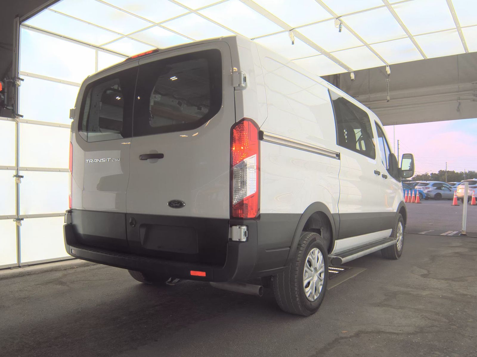 FORD TRANSIT 250 - 5