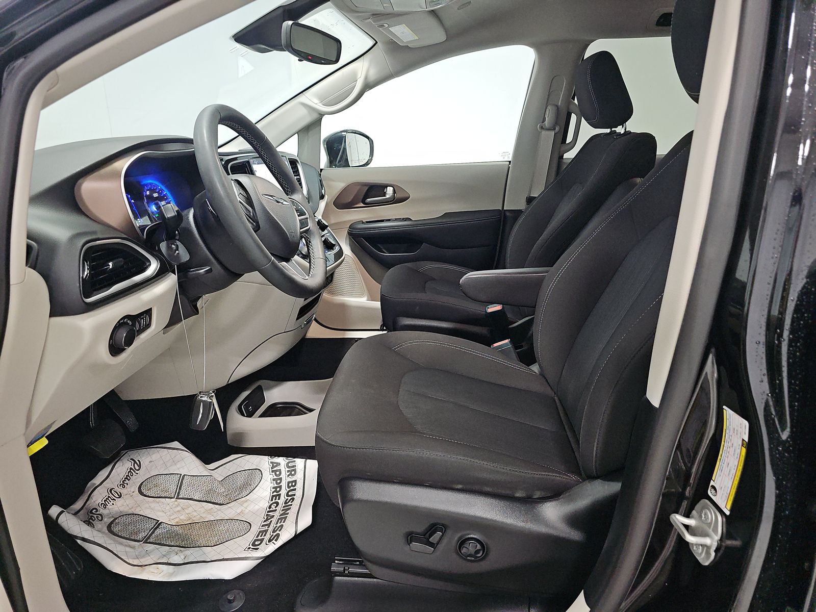 CHRYSLER VOYAGER - 8